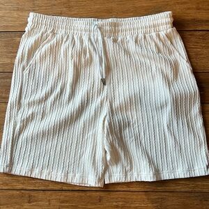 Mens 2XL cream color waffle pattern shorts. EUC